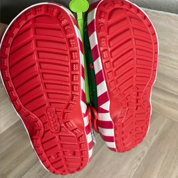 Crocs Mickey Mouse Christmas Holiday Lined
Classic Clogs Green Red Disney - Picture 2 of 11